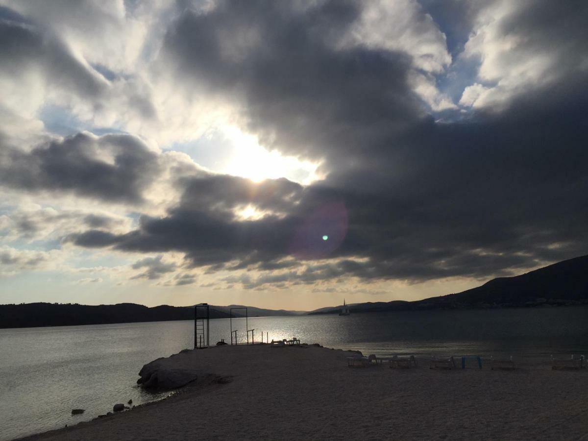 Cozy Place On The Beach Daire Trogir Dış mekan fotoğraf